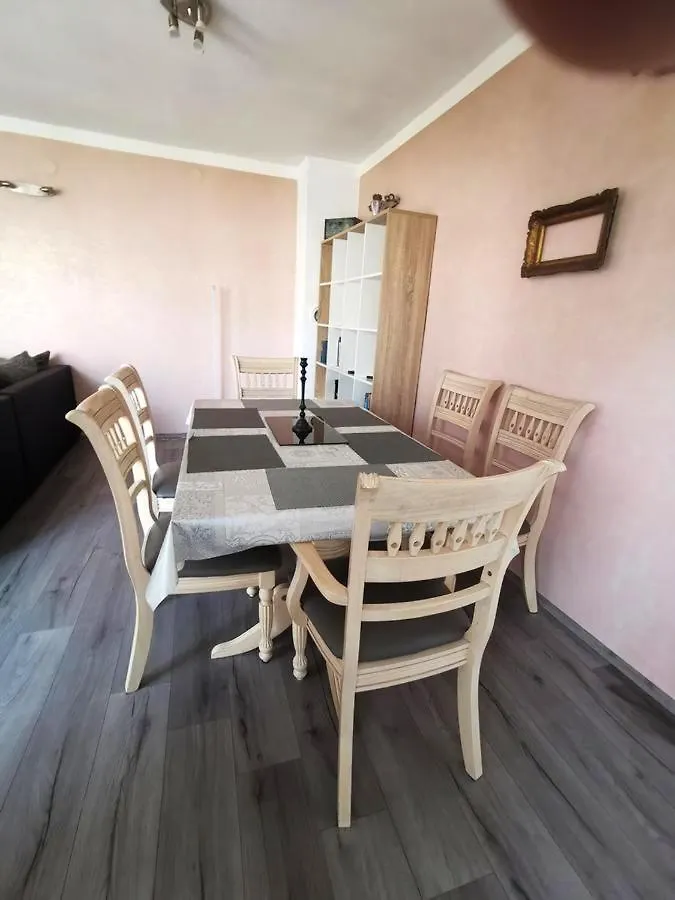 Spacious Apartment In Pula