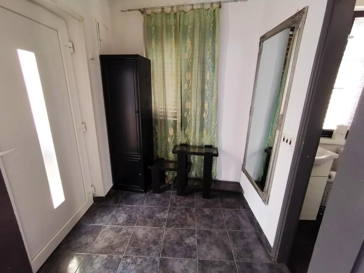 Spacious Apartment In Pula