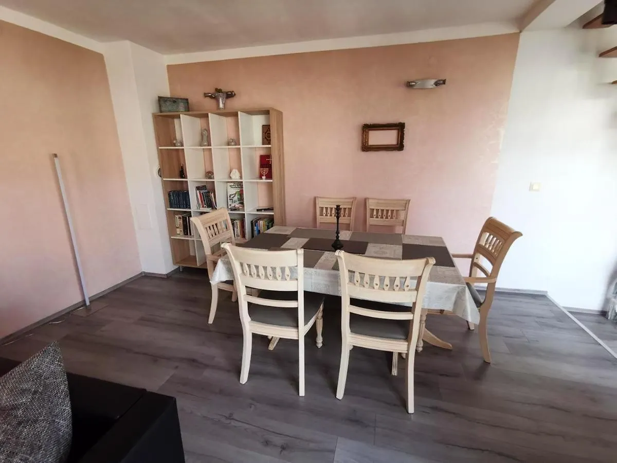 Spacious Apartment In Pula