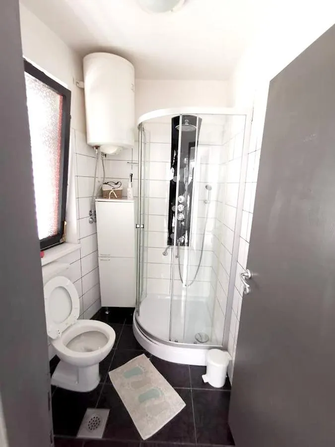 Spacious Apartment In Pula